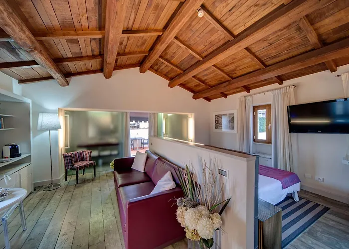 Navona Palace Luxury Inn