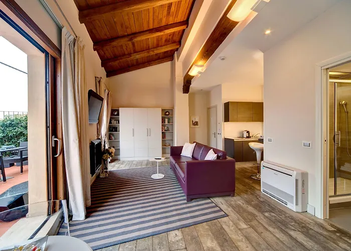 Navona Palace Luxury Inn