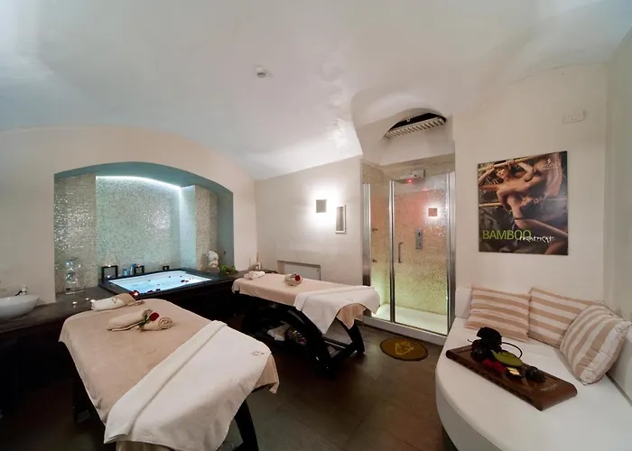 Navona Palace Luxury Inn